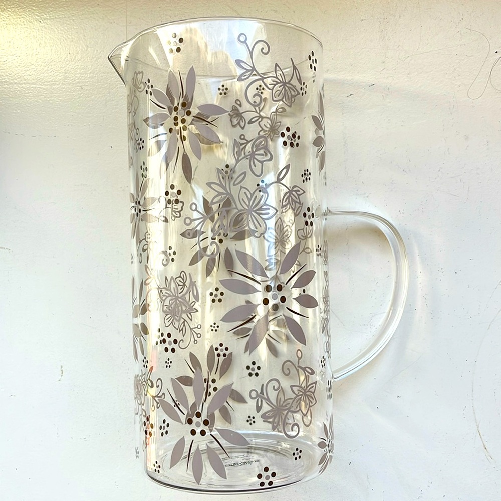 Temp-tations floral Water pitcher